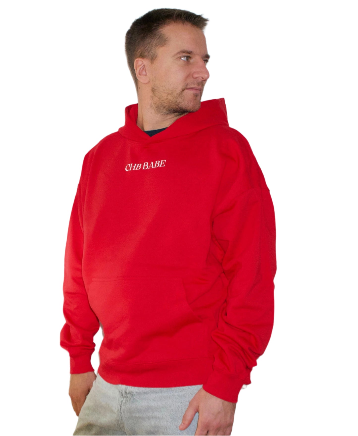 Roter Hoodie mit dem Schriftzug "CHB BABE"